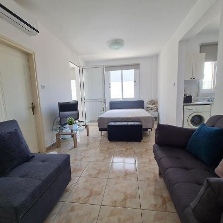 Laertis 2 Complex, Studio Apartment 106 - By Imh Travel & Tours بافوس المظهر الخارجي الصورة